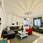 Gianna's Cozy And Shining * Aigio