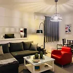 Gianna's Cozy And Shining * Aigio