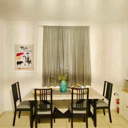 Gianna's Cozy And Shining