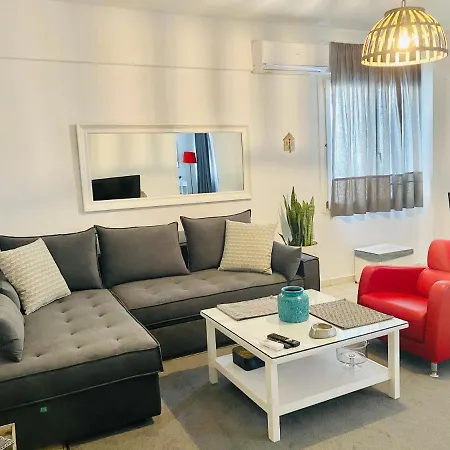 Gianna's Cozy And Shining