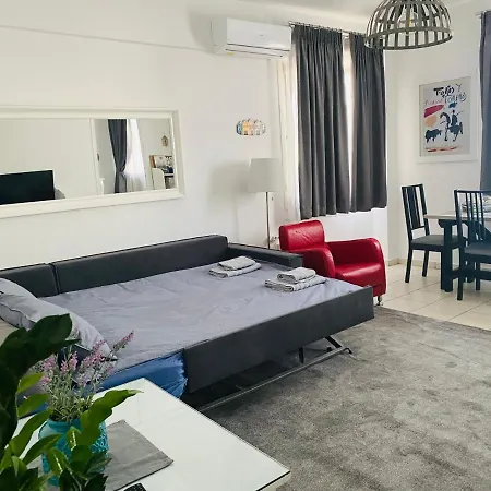 Gianna's Cozy And Shining