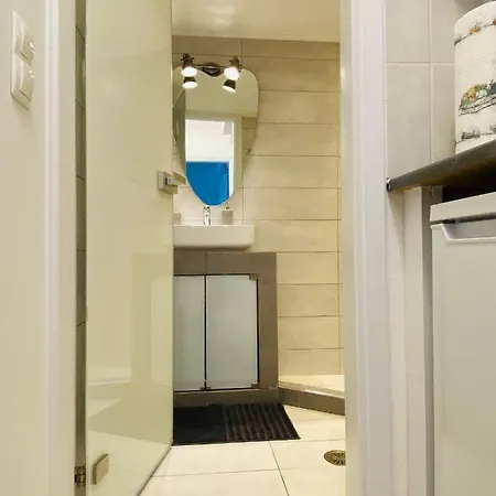 Gianna's Cozy And Shining