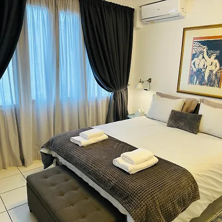 Gianna's Cozy And Shining