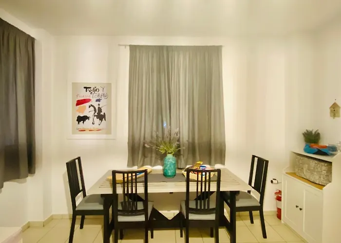 Gianna's Cozy And Shining