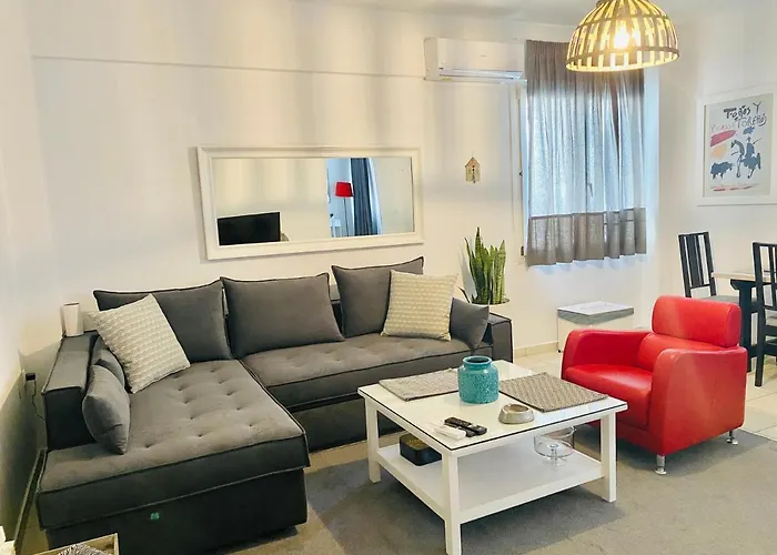 Gianna's Cozy And Shining