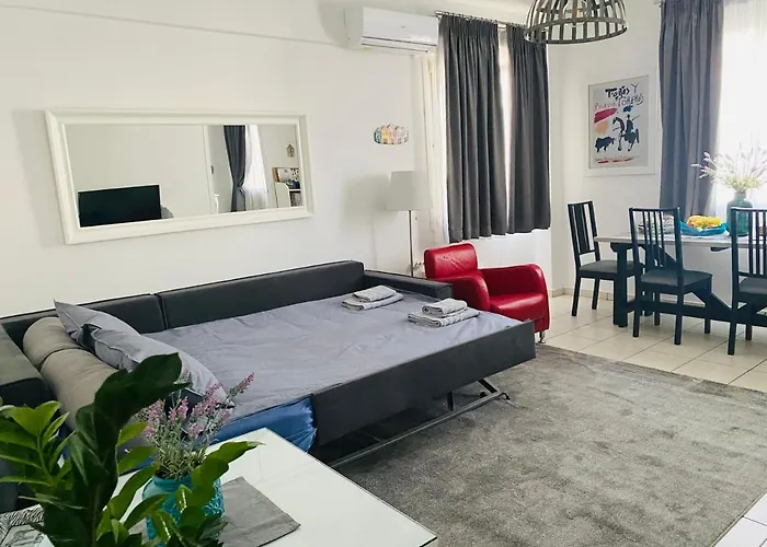 Gianna's Cozy And Shining