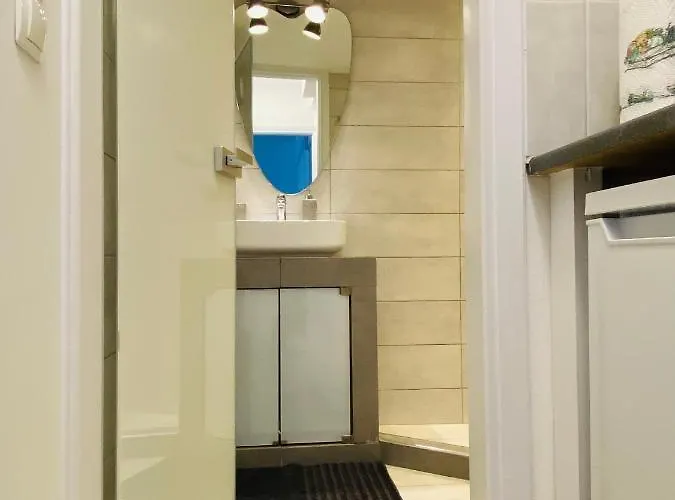 Gianna's Cozy And Shining