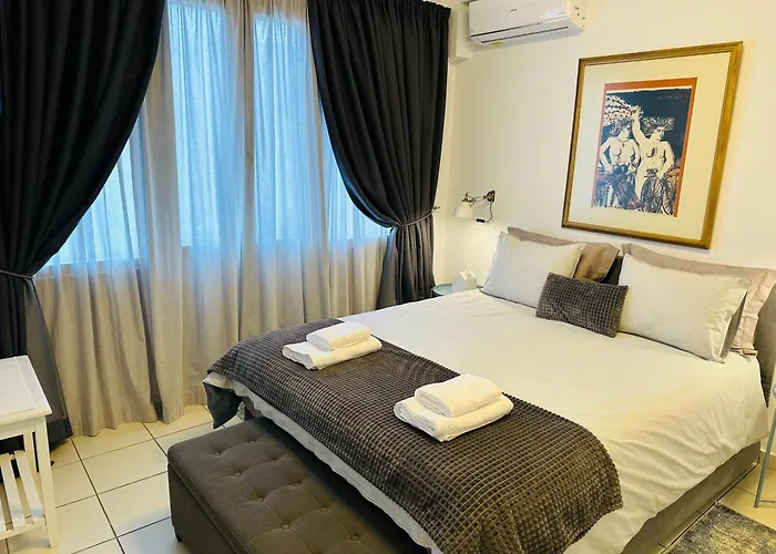 Gianna's Cozy And Shining